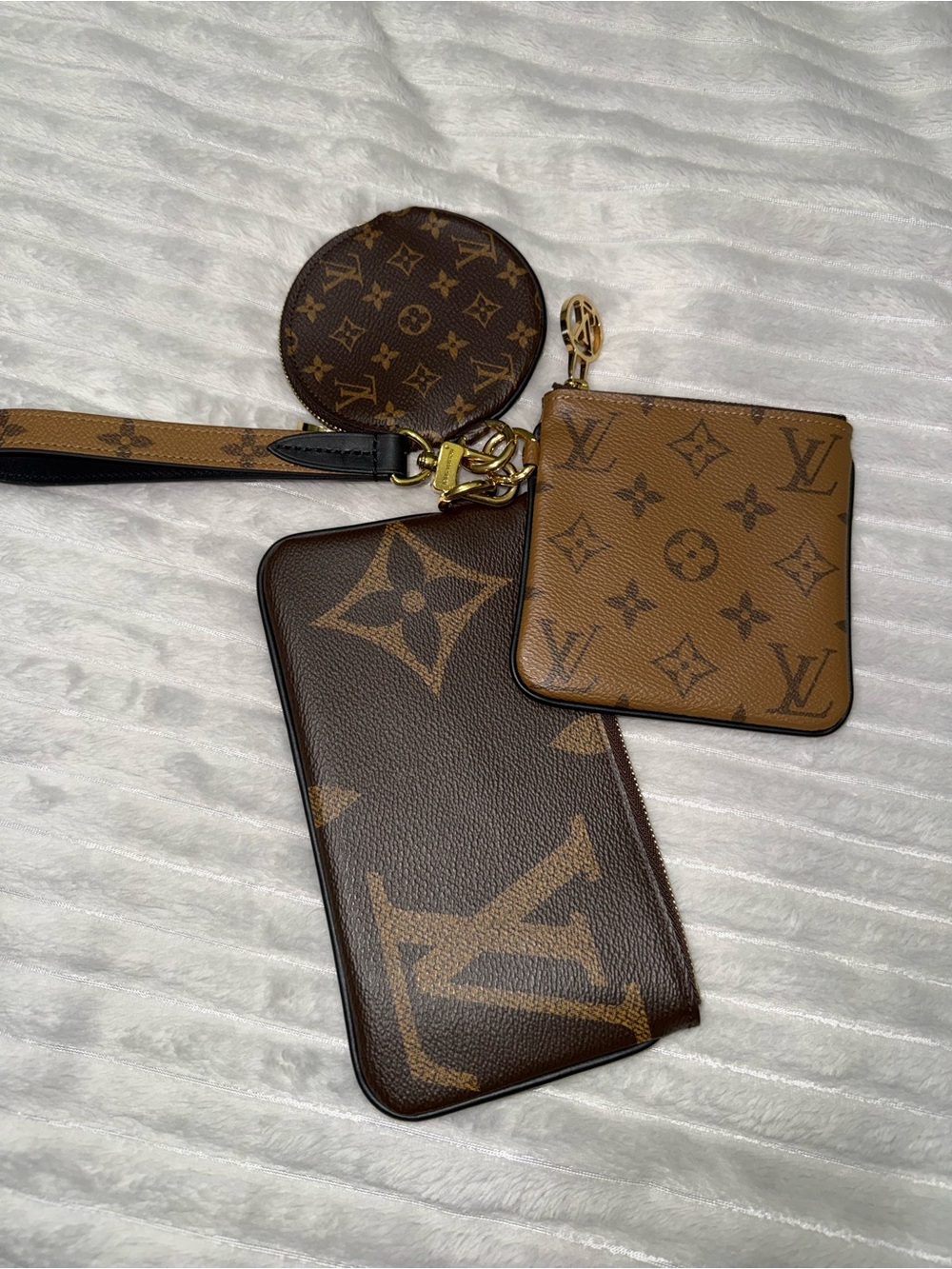🎉 SOLD 🎉 Louis Vuitton Trio Pouch - Picture 2 of 15